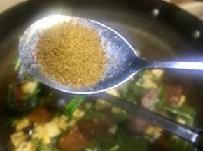 再放入孜然粉