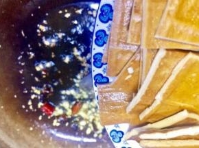 稍炒一下放入豆干