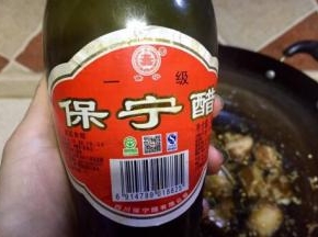 我放的保宁醋，锅里加入醋4勺