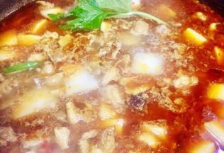 汤开了后开小火加盖烧一小时，中途需翻炒几次