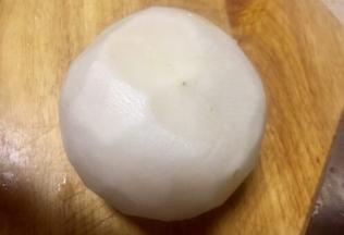 白萝卜去皮洗净