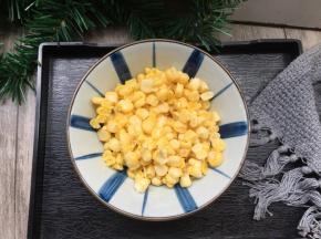 玉米剥粒备用