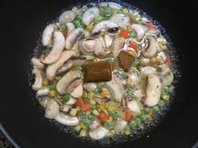 加入少许水放入咖喱块