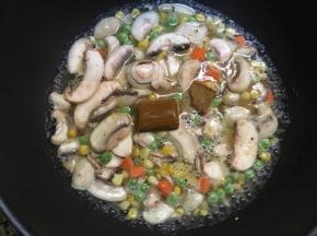 加入少许水放入咖喱块