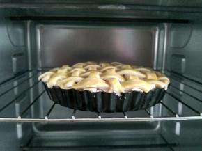 放入烤箱，上下火180度烤20分钟。