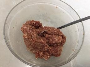 搅拌均匀后腌制10分钟