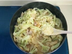 加入少许鸡精提鲜