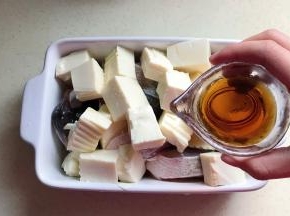 再淋上虾油