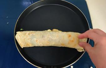 轻松地卷起来，小心烫手哦