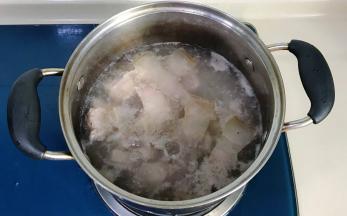 出现浮沫后倒出冲洗干净