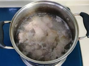 出现浮沫后倒出冲洗干净