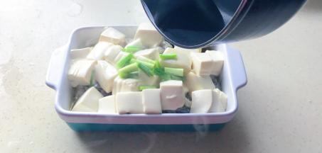 淋上滚烫的油，听到呲呲的声音，好香啊……