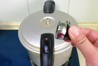 再盖上盖子，不用盖加汽阀门了