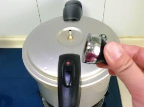 再盖上盖子，不用盖加汽阀门了