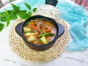 撇掉浮沫就可以端锅上桌了