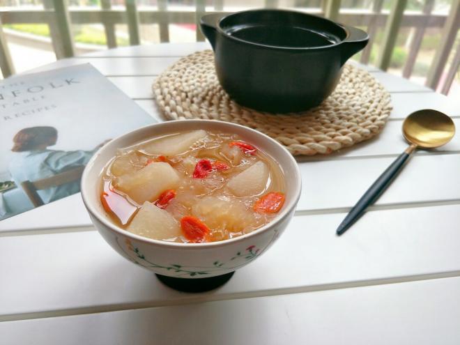 冰糖雪梨银耳羹