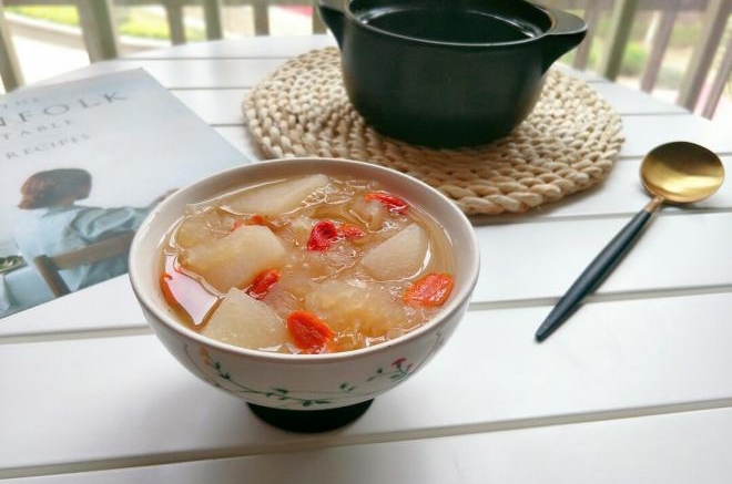 冰糖雪梨银耳羹
