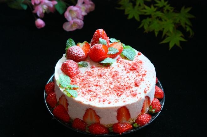 冻干酸奶草莓慕斯