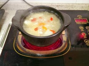 加入枸杞煮一会儿