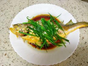 浇在鱼身上即可