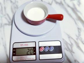 纯牛奶20g。