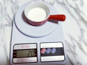 纯牛奶20g。