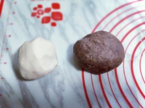 盖上保鲜膜，松弛30分钟。