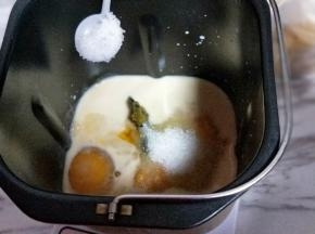 加入盐，盐和糖对角放。