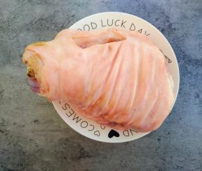 红烧最好选择前肘，肘子洗干净备用