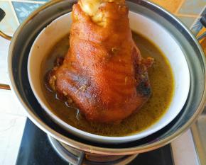 放入蒸锅，中火蒸2小时