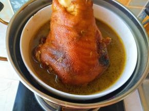 放入蒸锅，中火蒸2小时