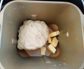 揉出粗膜时放入黄油