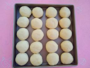 发酵好的面团取出