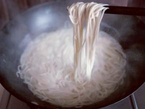 煮熟后捞出。
