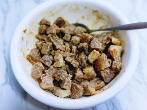 拌均匀，腌制20分钟。