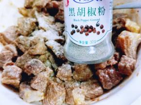 加入胡椒粉。