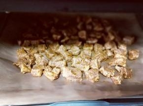 入烤箱中层，180度烤20分钟。