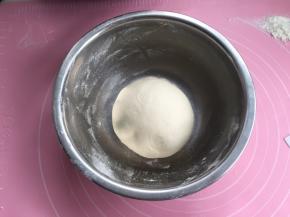 面团材料揉出薄膜