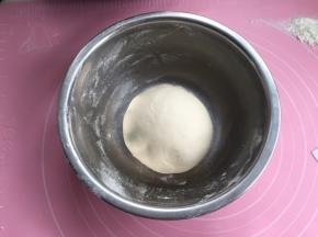 面团材料揉出薄膜