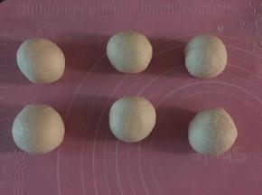 分成均匀6个，滚圆松弛15分钟