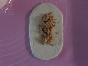 中间放适量肉松