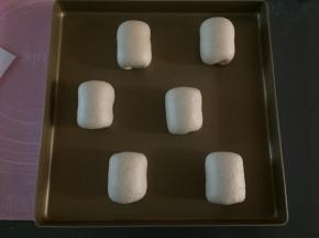 收口朝下放入烤盘