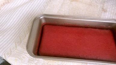 半小时后拿出放凉后再脱模（也可以放冰箱冷藏4小时以上会更好）