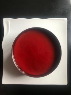 取出用吹风机吹一下周围，即可轻松脱模