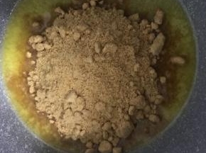 加入饼干碎拌匀