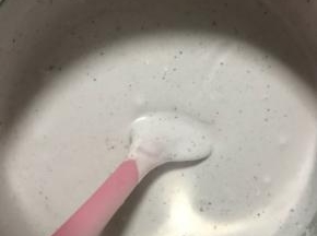 用翻拌的手法拌匀，慕斯糊做好了