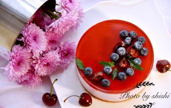 放上水果再撒点糖粉，完工！