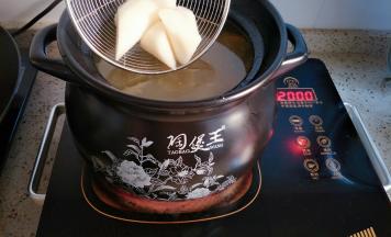 加入山药一起炖