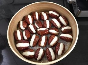 全部做好后码入蒸笼。