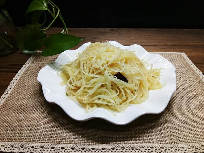 简单却特别美味的酸辣土豆丝